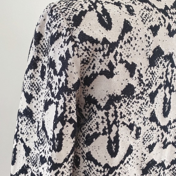 Urban Outfitters Snake Print Jacquard bomber XS - Picture 8 of 8